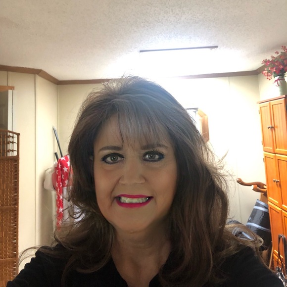 🌹Meet your Posher, Kelly - Picture 6 of 15